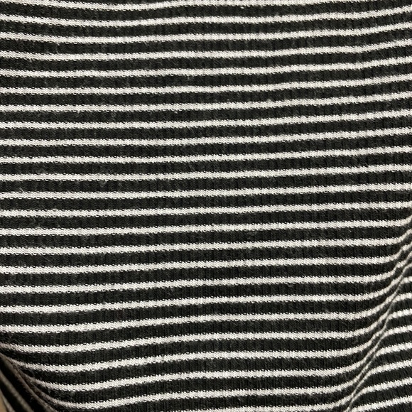 BLACK & WHITE STRIPPED FRONT KNOT CROPPED TOP - Picture 5 of 5